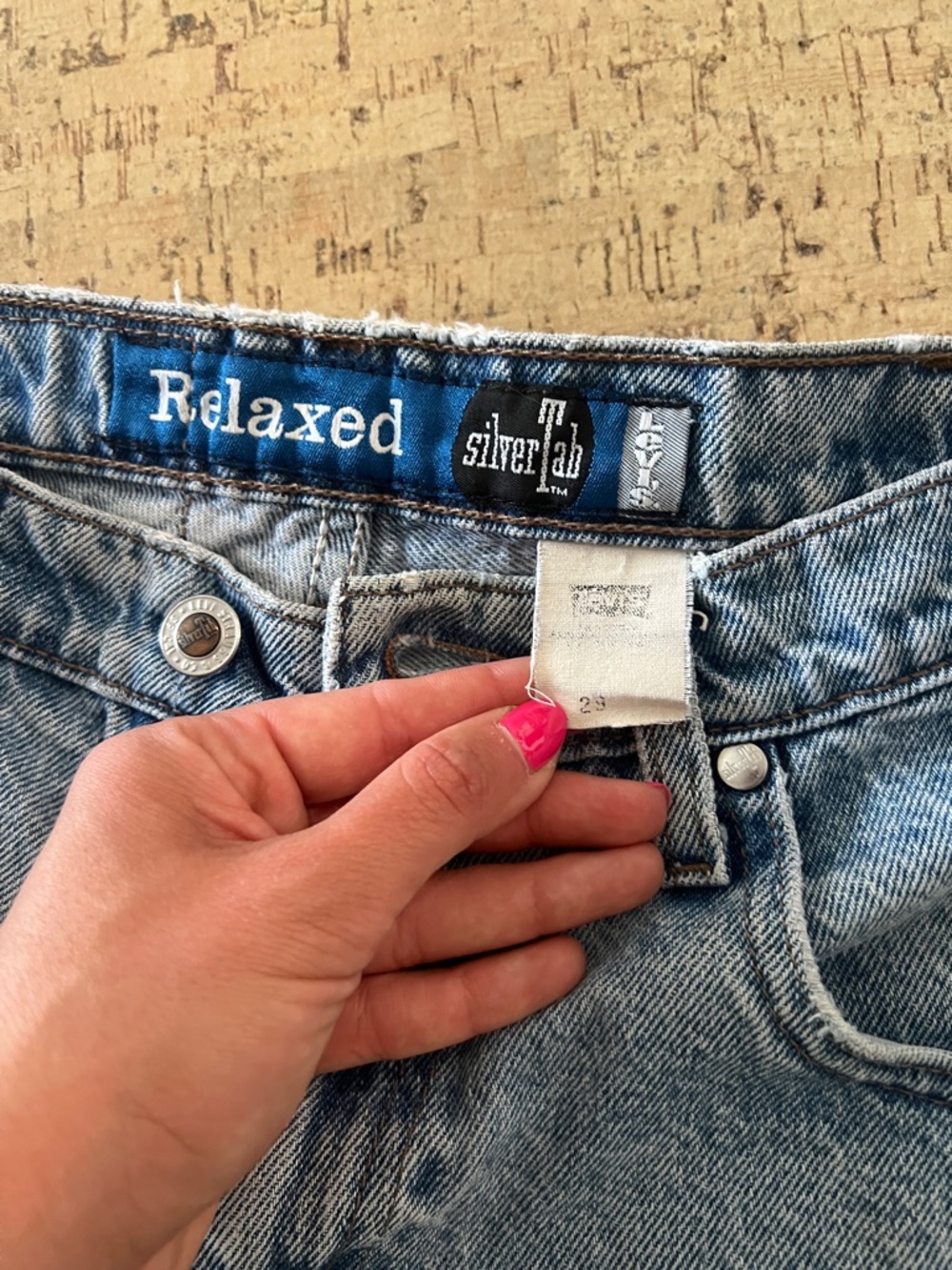 Vintage Levi’s Silvertab Relaxed fit cutoff denim shorts size 29 light wash - Picture 2 of 12